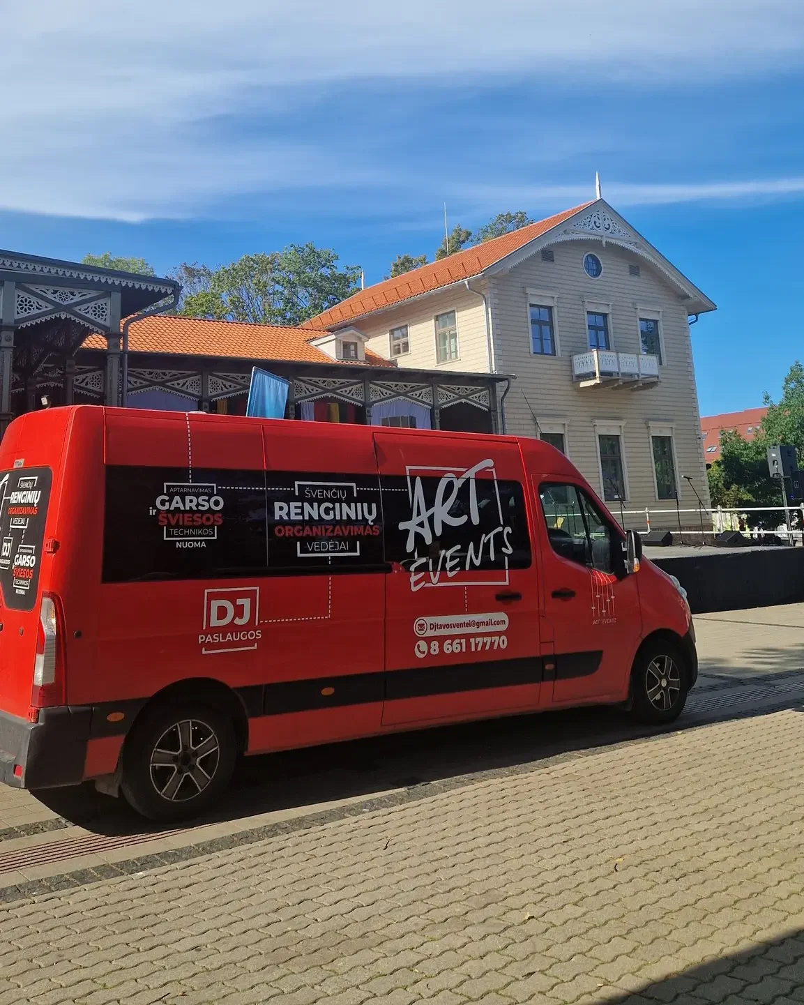 Art Events autobusiukas tarptautiniame liaudiškų šokių festivalyje